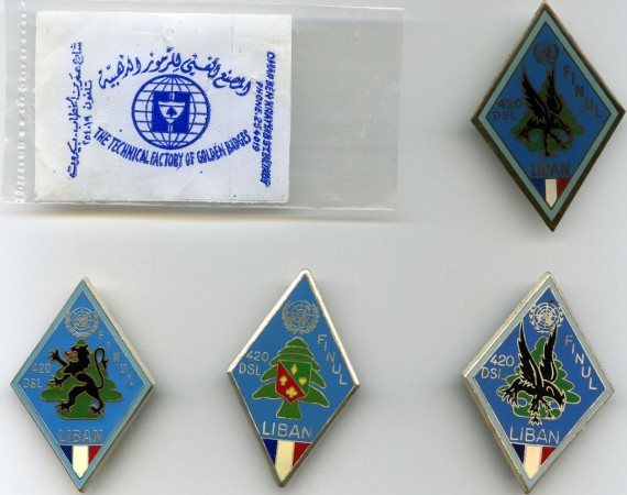         Insigne du 420 DSL qui peut être personnalisé selon la provenance des unités . Celui de la 11° D.P. porte l' Aigle noir de la Division .