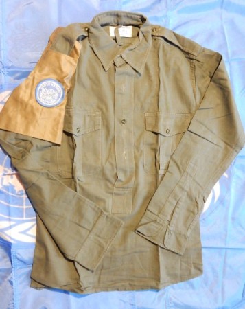   Chemise à manches longues ONU . Familièrement appelée "indienne 