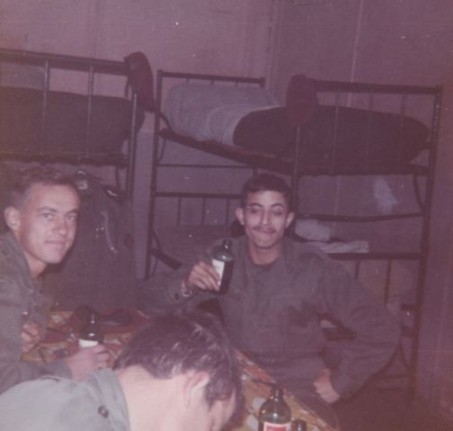 autour d'une table dégustant une bière , Serge TEALDO ,GAUTHIER et Dominique STEMMER en Décembre 1975 "                        