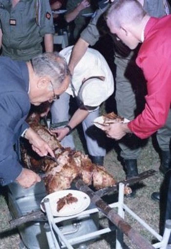 et s'efforce de le prélever et s'efforce de le prélever