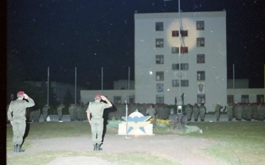 Cérémonie des Couleurs. Faute de témoignage nous pensons qu' à l'issue du spectacle les couleurs ont été solennellement baissées Cérémonie des Couleurs. Faute de témoignage nous pensons qu' à l'issue du spectacle les couleurs ont été solennellement baissées