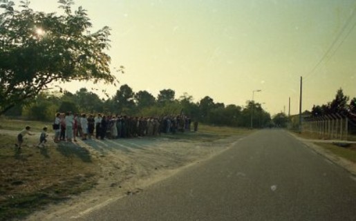 Les autorités, les invités et les spectateurs sont à leur emplacement habituel Les autorités, les invités et les spectateurs sont à leur emplacement habituel